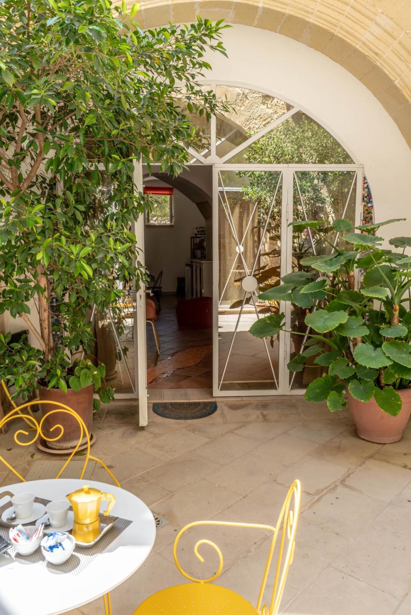 B&B Corte Dei Memoli Di Margiotta Giuseppina Лечче Экстерьер фото