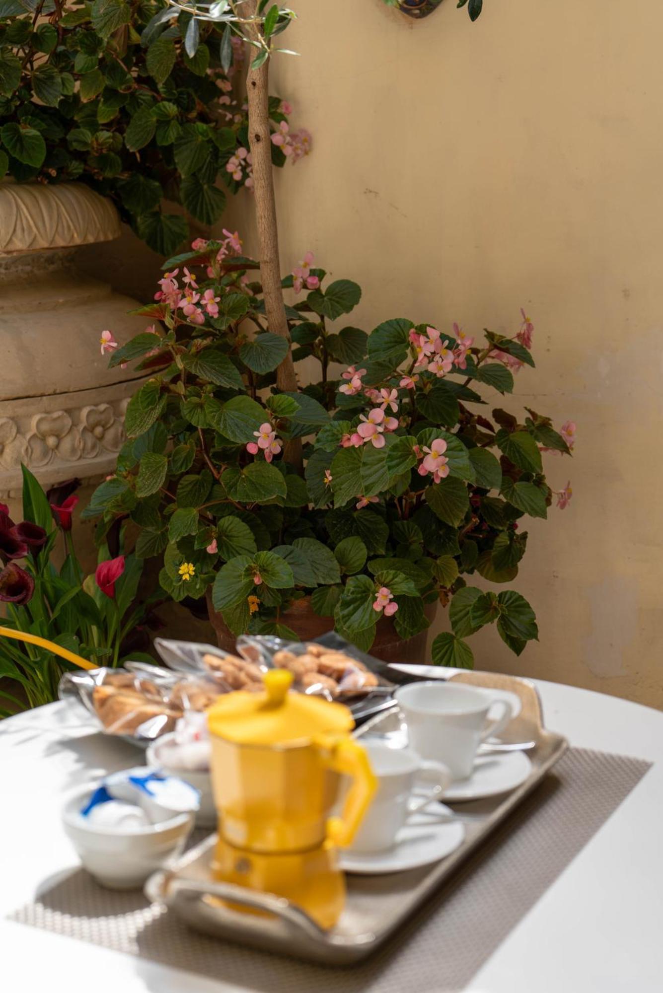 B&B Corte Dei Memoli Di Margiotta Giuseppina Лечче Экстерьер фото