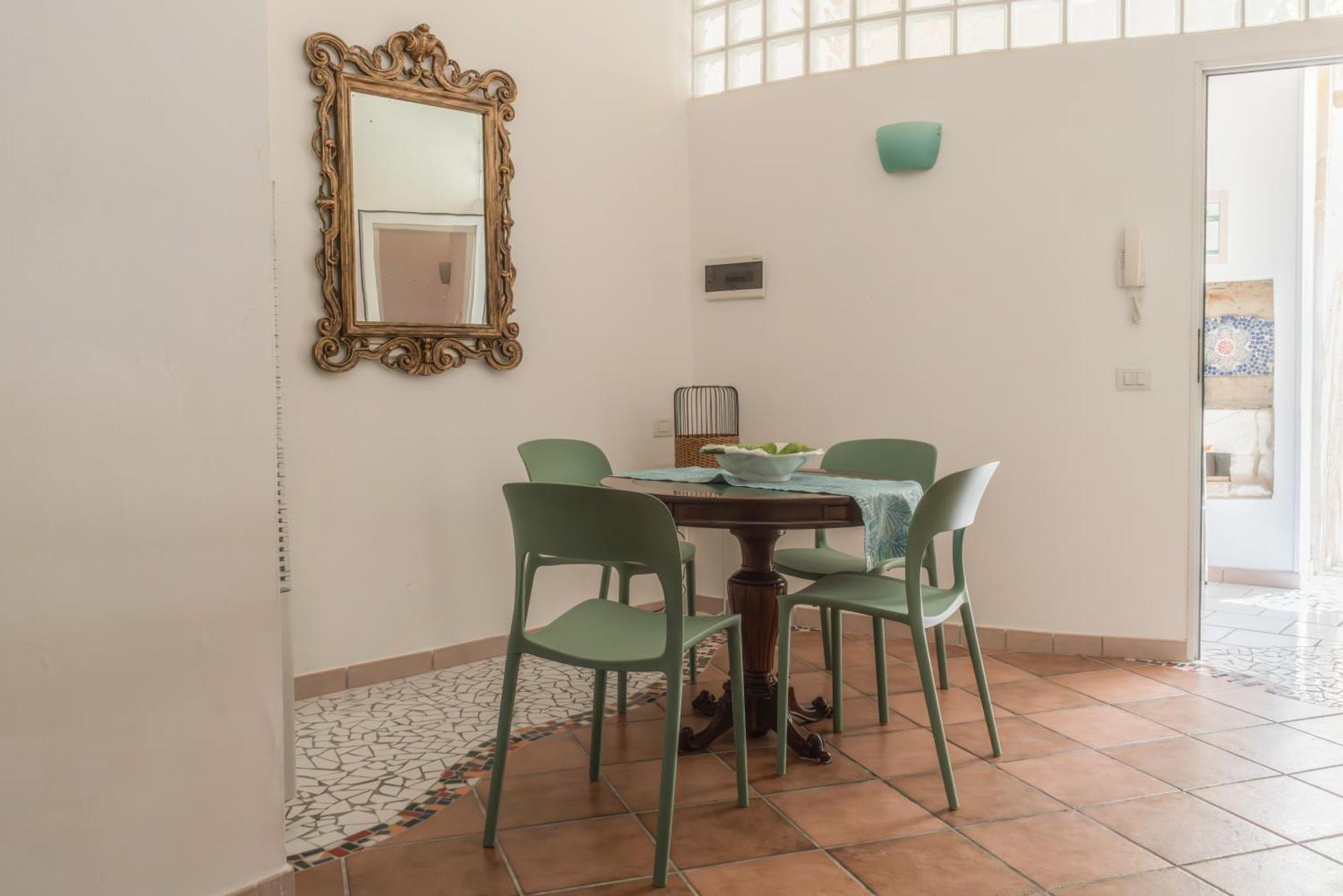 B&B Corte Dei Memoli Di Margiotta Giuseppina Лечче Экстерьер фото