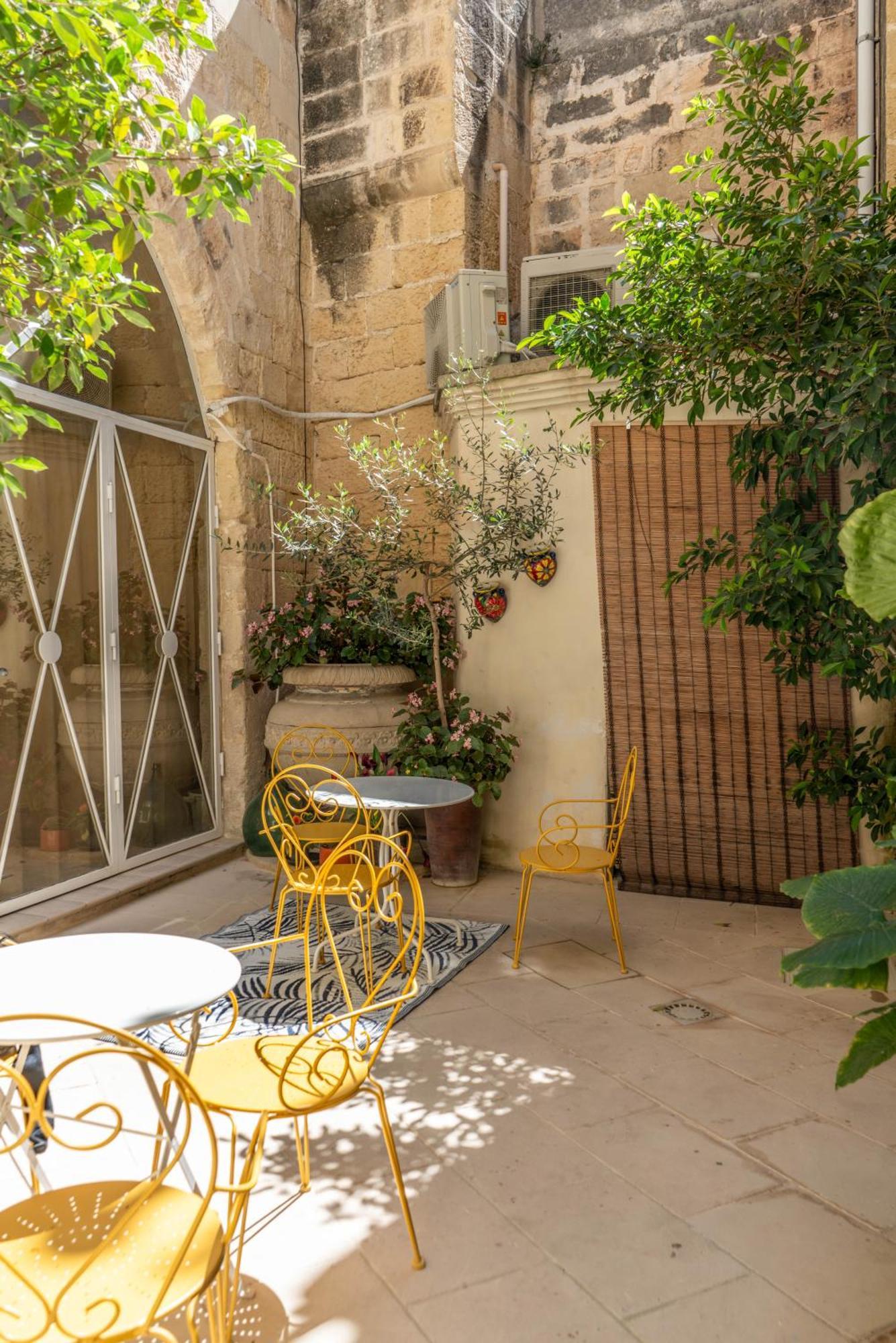 B&B Corte Dei Memoli Di Margiotta Giuseppina Лечче Экстерьер фото