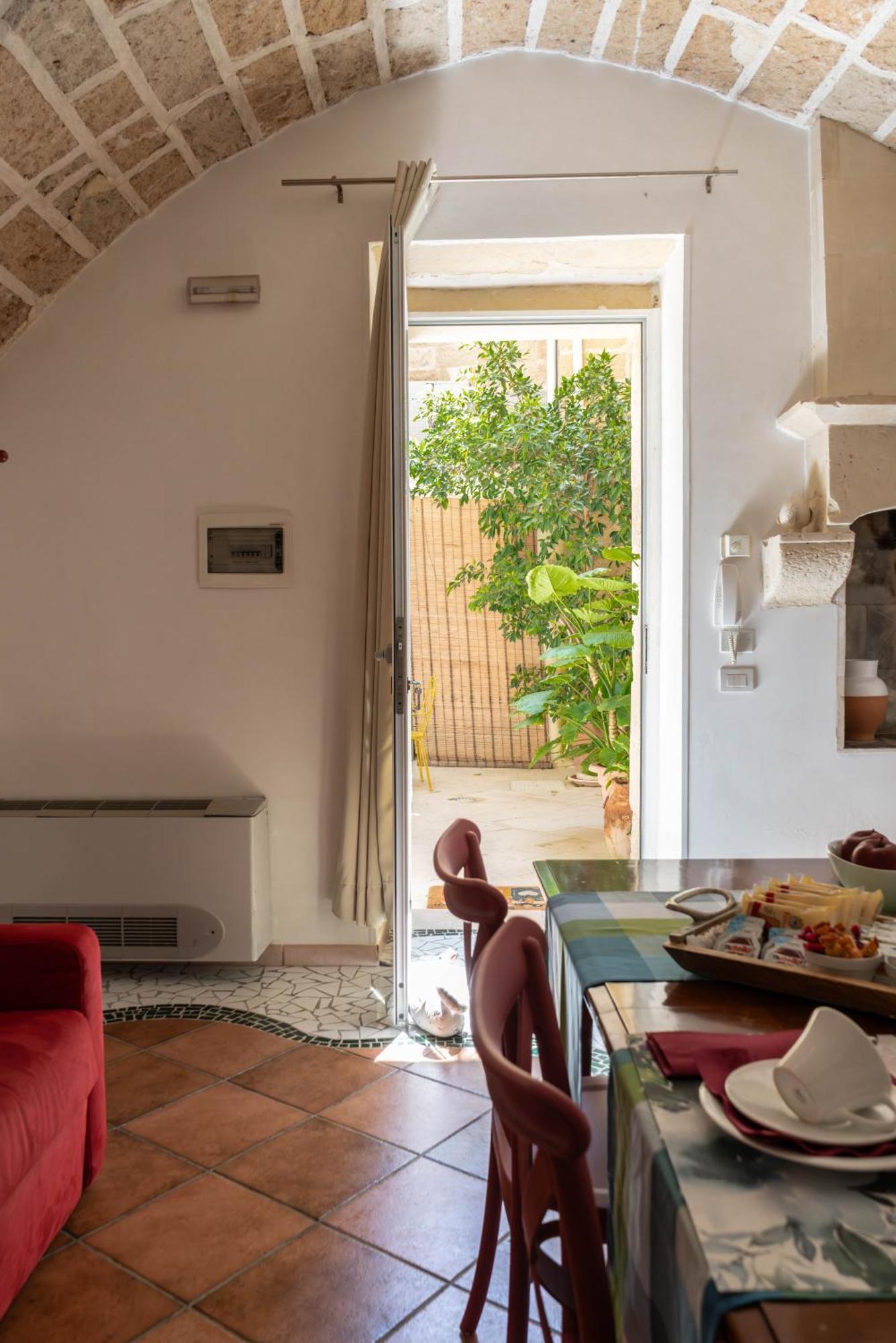 B&B Corte Dei Memoli Di Margiotta Giuseppina Лечче Экстерьер фото
